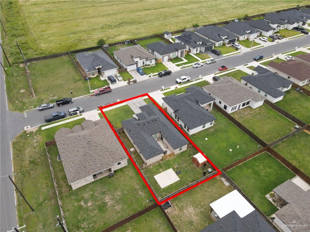 502 Oak Ridge Street Donna, TX 78537 - Photo 27 of 28 swimming pool with a yard