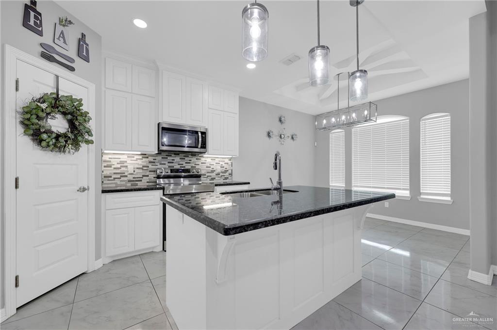 502 Oak Ridge Street Donna, TX 78537 - Photo 10 of 28 a kitchen with stainless steel appliances granite countertop a sink a counter space and cabinets