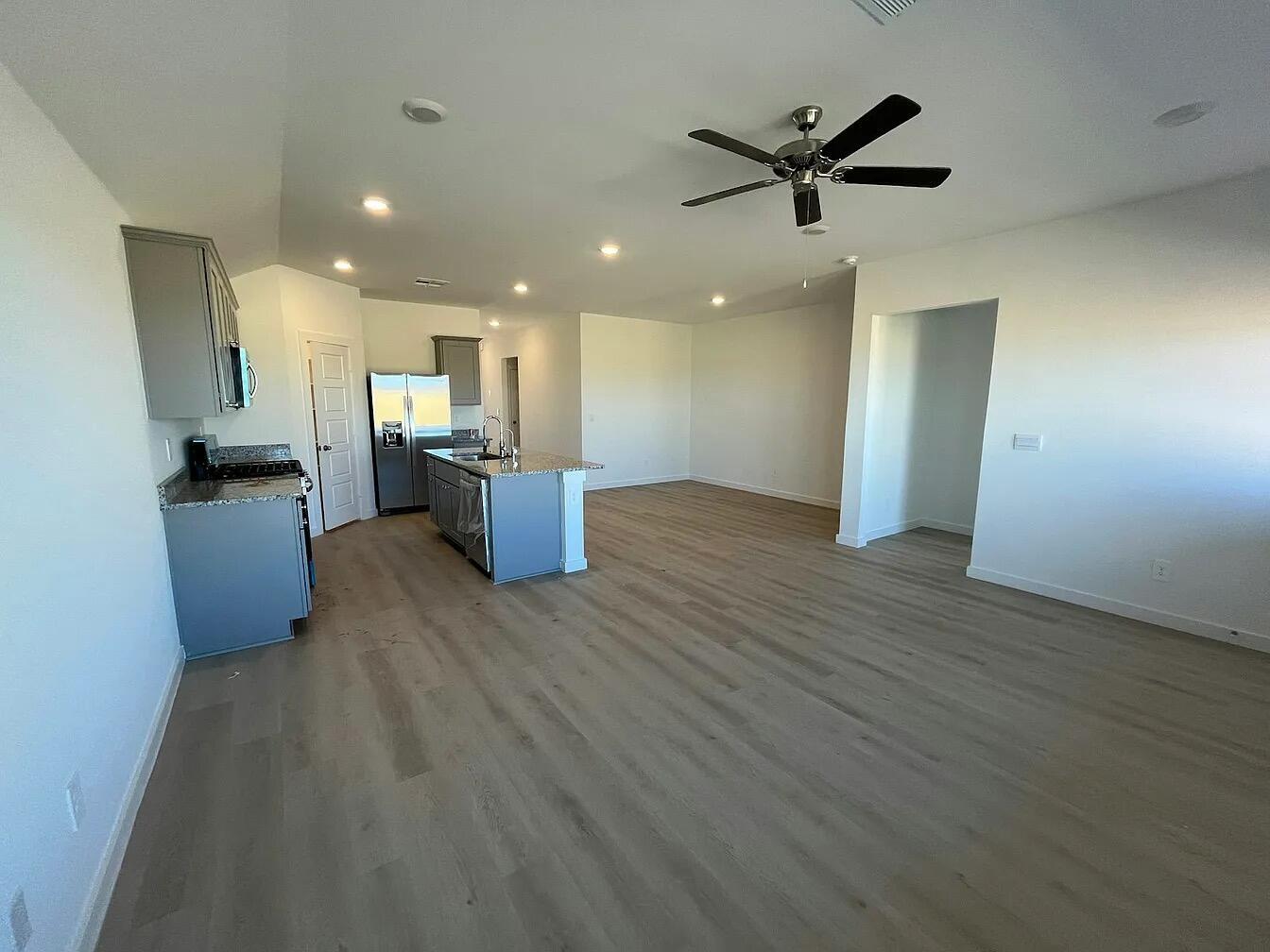 7452 8th Street Lubbock, TX 79416 - Photo 3 of 10 20250321165744627365000000-o