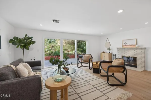 $1,199,000 | 921 Calle Pinata, Thousand Oaks, CA 91360