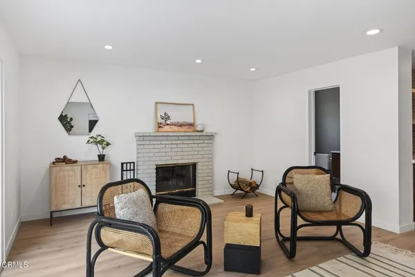 $1,199,000 | 921 Calle Pinata, Thousand Oaks, CA 91360