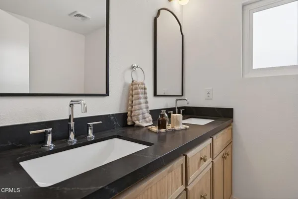 $1,199,000 | 921 Calle Pinata, Thousand Oaks, CA 91360