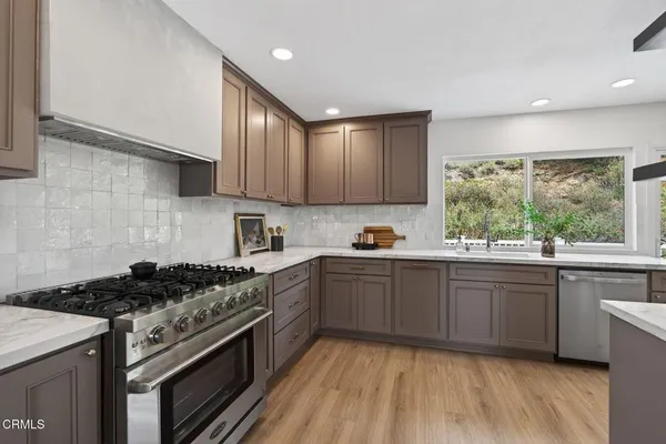 $1,199,000 | 921 Calle Pinata, Thousand Oaks, CA 91360