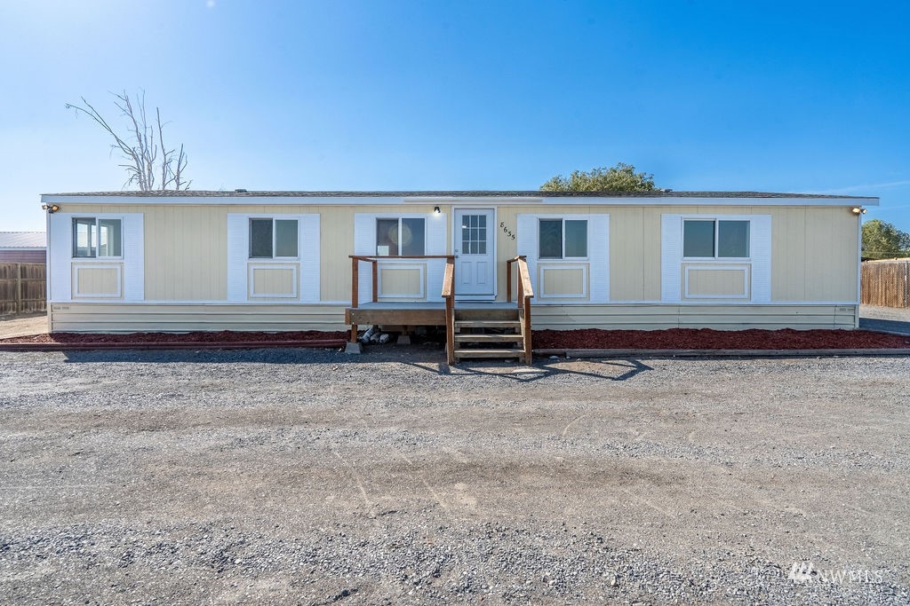 8635 Harris Road Northeast Moses Lake, WA 98837 - Photo 1 of 40 Gallery Image 1
