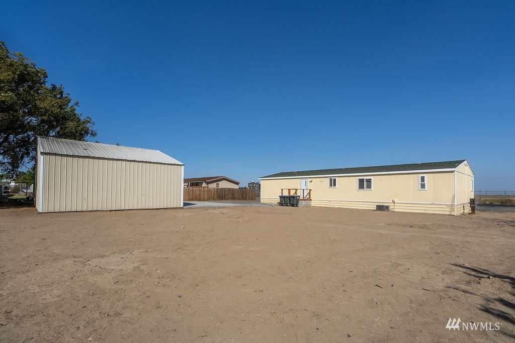 8635 Harris Road Northeast Moses Lake, WA 98837 - Photo 6 of 40 Gallery Image 6