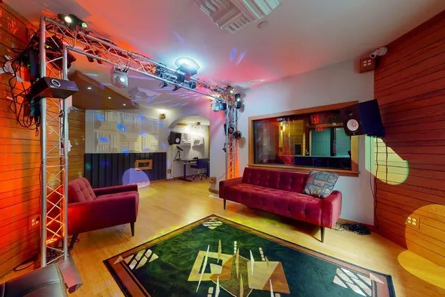 $1,187,000 | 5670 Brentwood Drive, Hoffman Estates, IL 60192