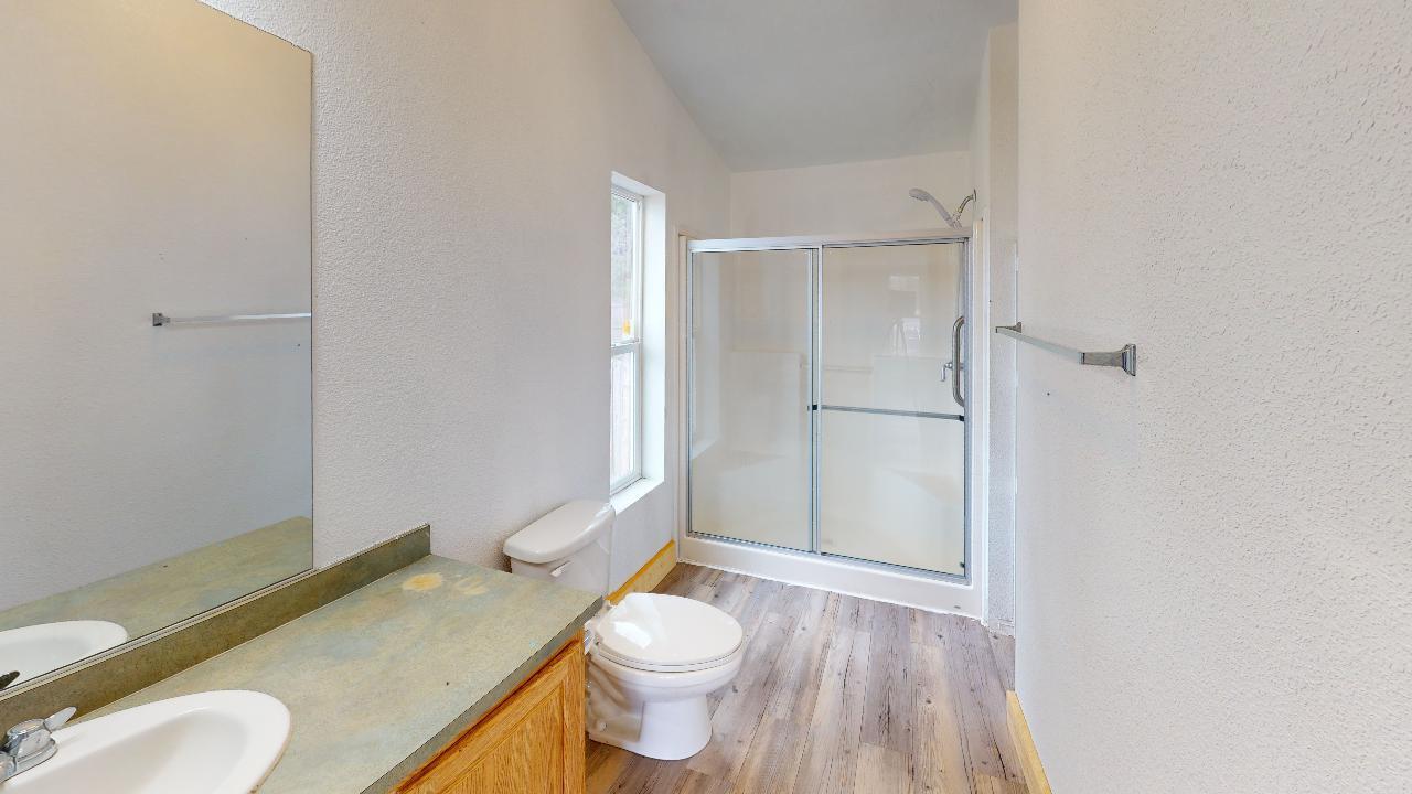 145512 Ranger Court La Pine, OR 97739 - Photo 9 of 27 10048-Split-Rail-Road-Bathroom