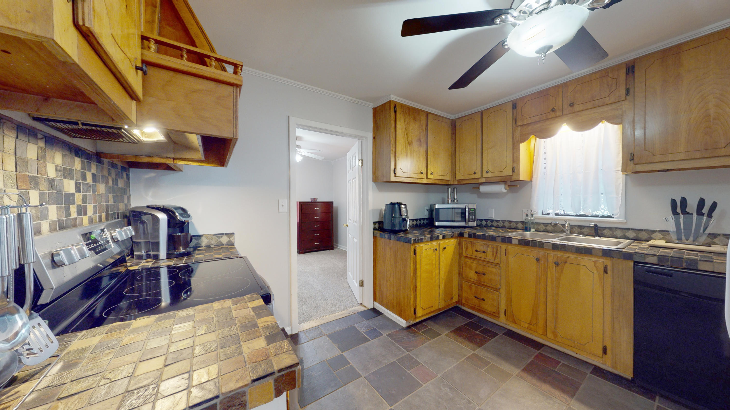 147 Reed Street Summerville, SC 29483 - Photo 8 of 22 kitchen1