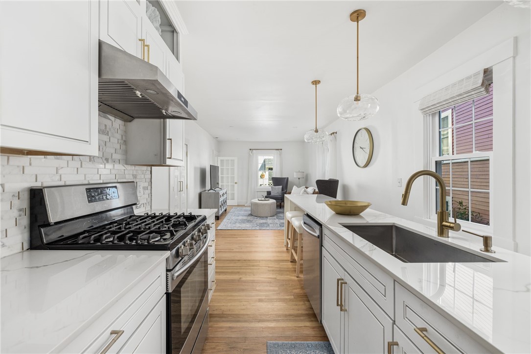 17 Old Beach Road Newport, RI 02840 - Photo 12 of 40