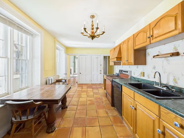 $899,900 | 181 Washington Street, Fairhaven, MA 02719