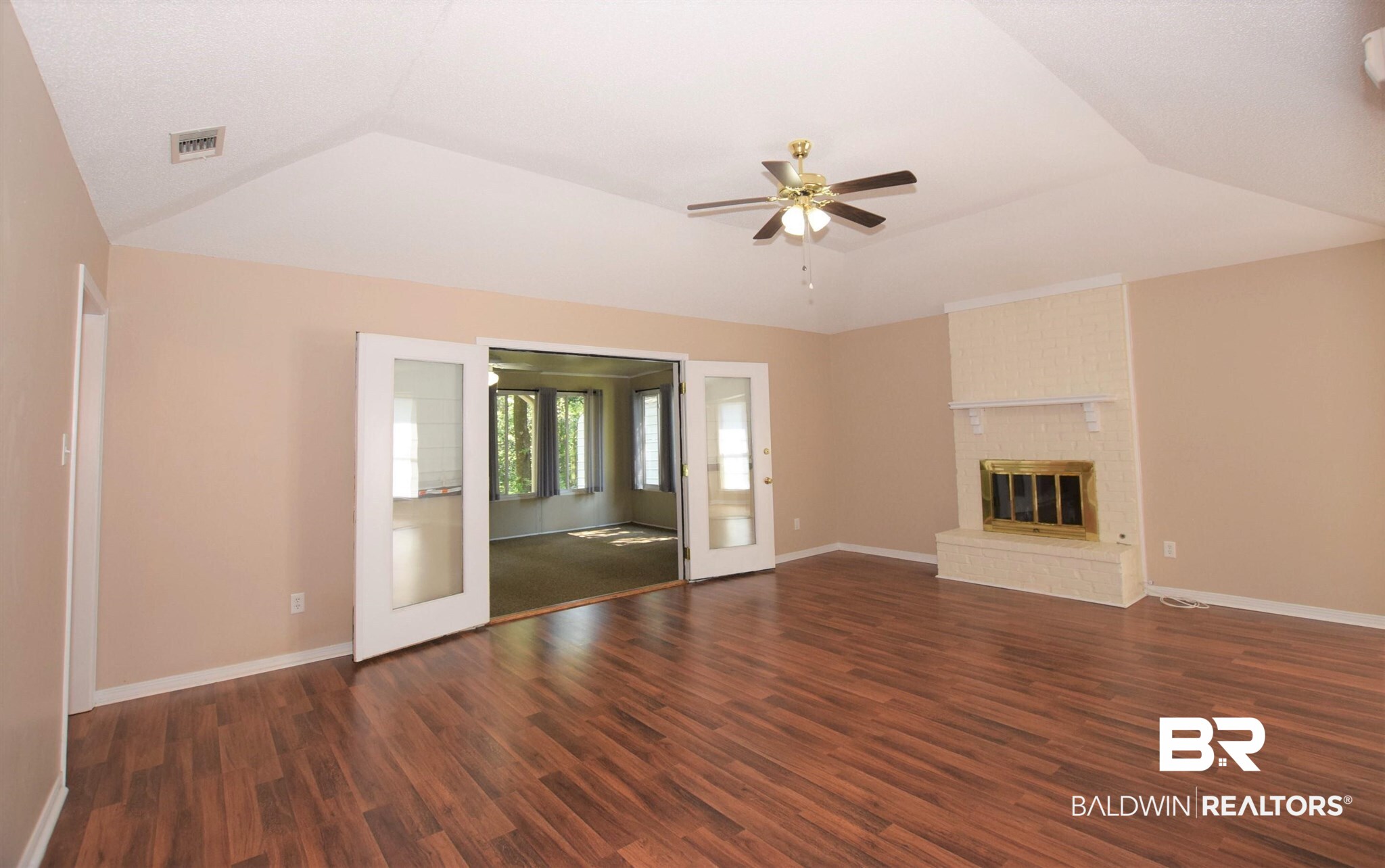 5522 Yucca Drive Mobile, AL 36693 - Photo 9 of 28 Large family room located off the kitchen.