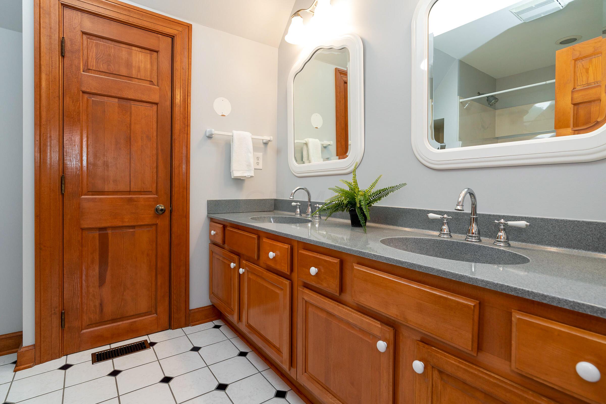 1733 Cardiff Road Columbus, OH 43221 - Photo 40 of 54 Primary Full Bath