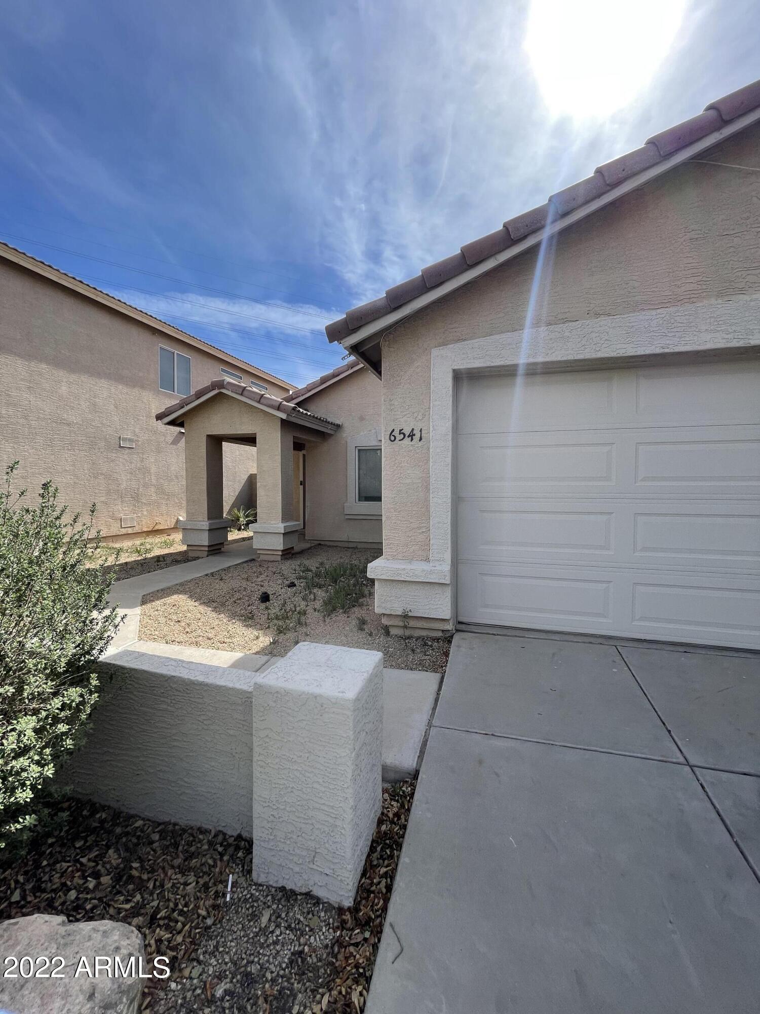 6541 West Riva Road Phoenix, AZ 85043 - Photo 2 of 32 IMG_2657