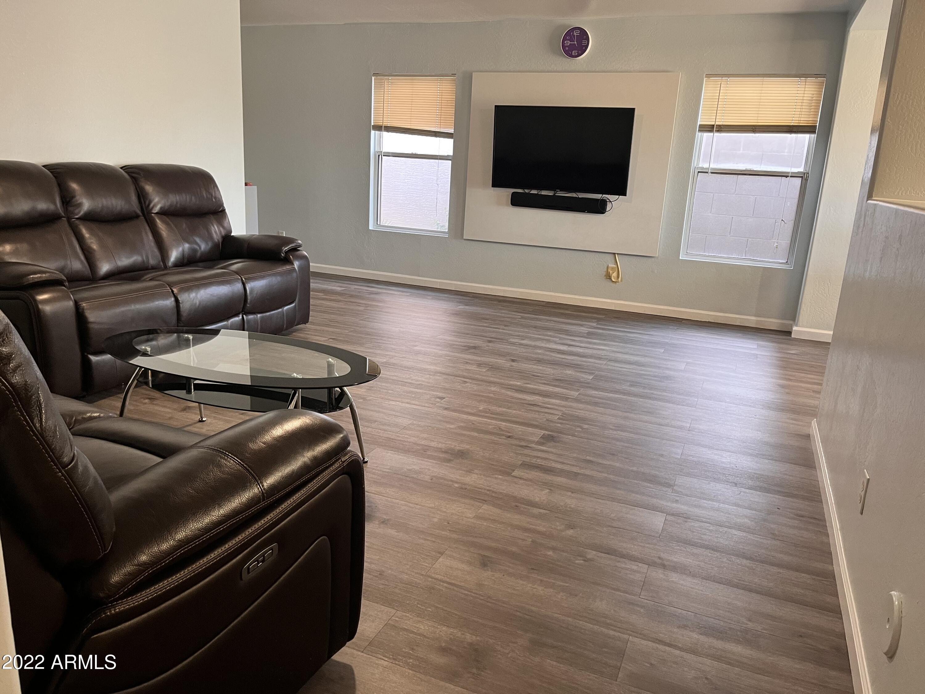 6541 West Riva Road Phoenix, AZ 85043 - Photo 7 of 32 IMG_0077