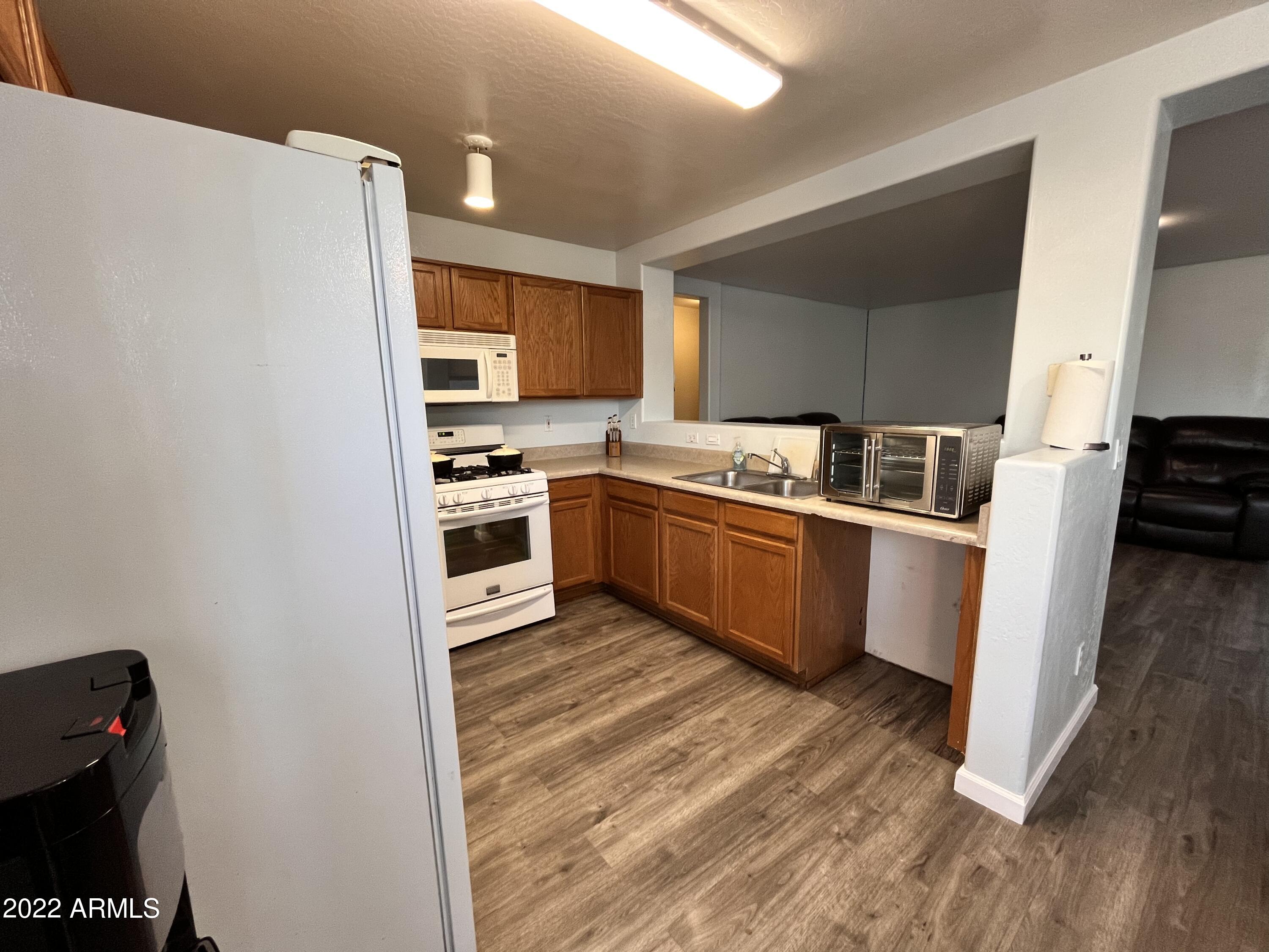 6541 West Riva Road Phoenix, AZ 85043 - Photo 10 of 32 IMG_0080