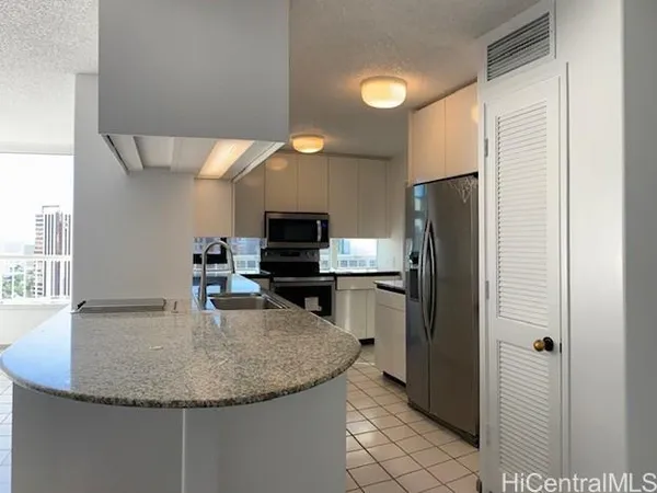 $750,000 | 1212 Nuuanu Avenue, Unit PH3603, Honolulu, HI 96817