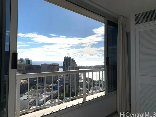 $750,000 | 1212 Nuuanu Avenue, Unit PH3603, Honolulu, HI 96817