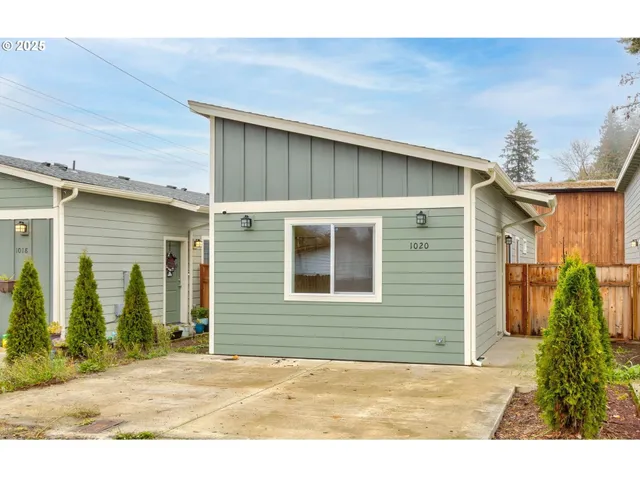 $300,000 | 1020 3rd Avenue Southwest, Castle Rock, WA 98611