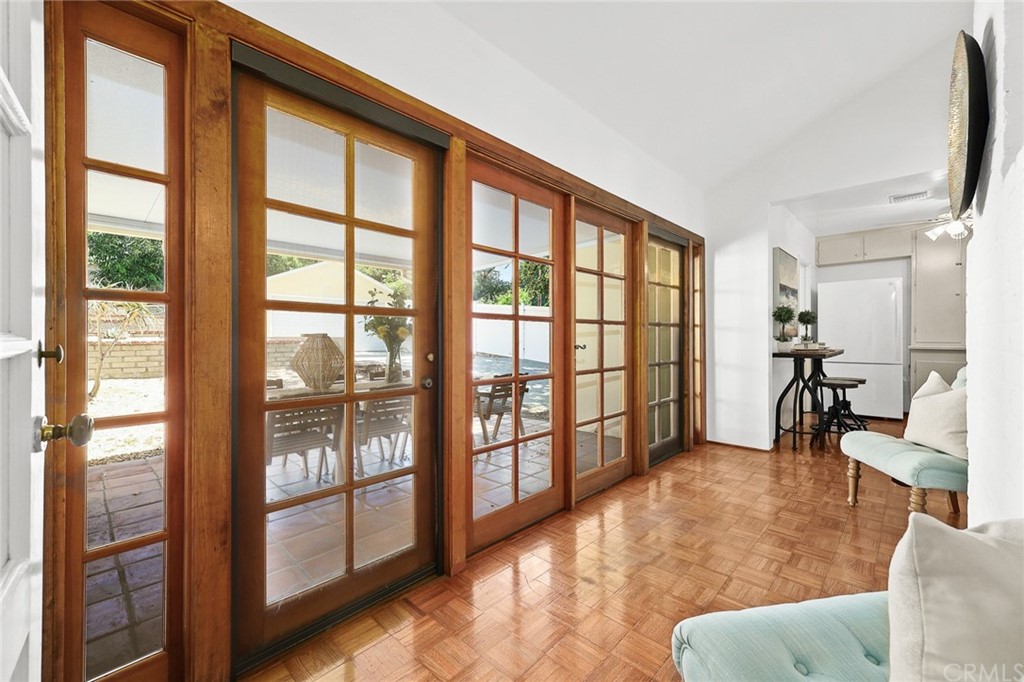 1183 Menlo Drive Altadena, CA 91001 - Photo 14 of 34 Sun room/office
