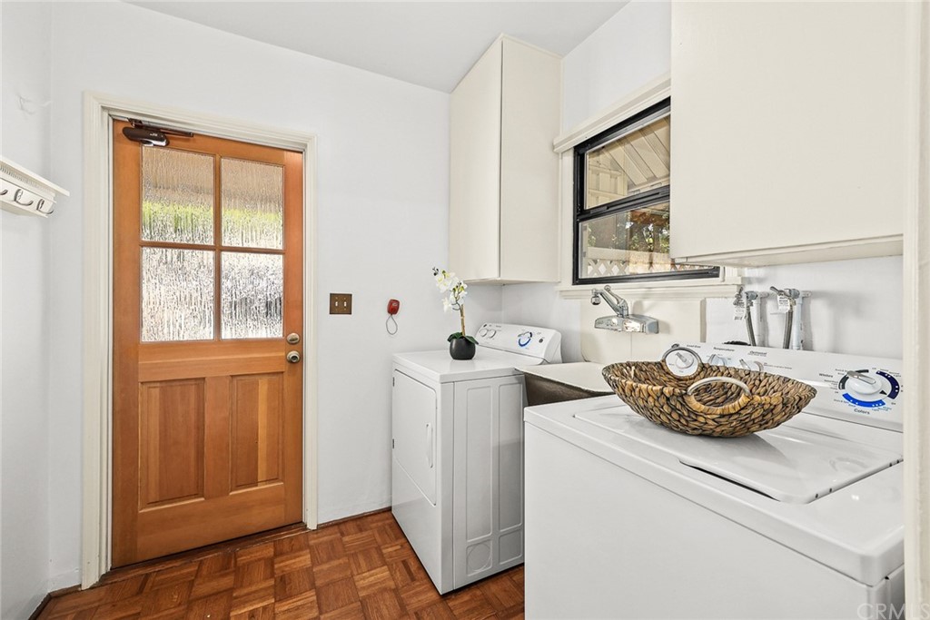 1183 Menlo Drive Altadena, CA 91001 - Photo 15 of 34 Laundry Room