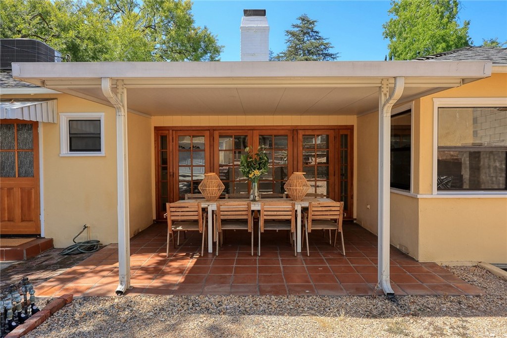 1183 Menlo Drive Altadena, CA 91001 - Photo 23 of 34 a view of a dining room with furniture