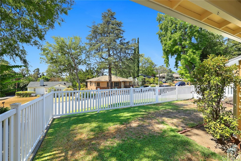 1183 Menlo Drive Altadena, CA 91001 - Photo 28 of 34 Front yard