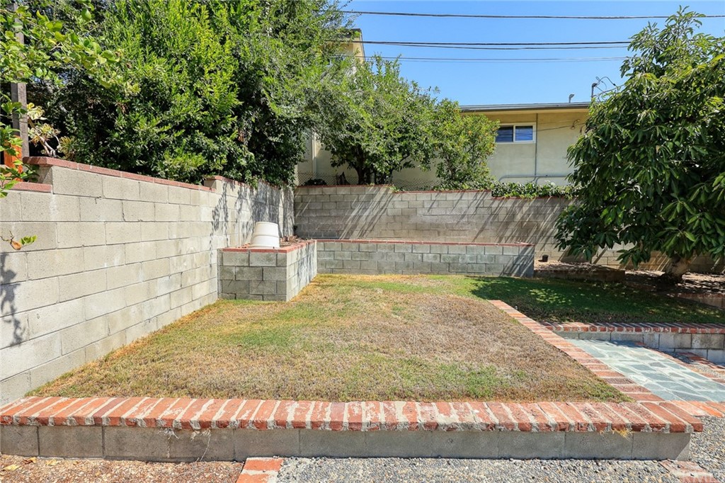 1183 Menlo Drive Altadena, CA 91001 - Photo 32 of 34 a view of back yard of the house