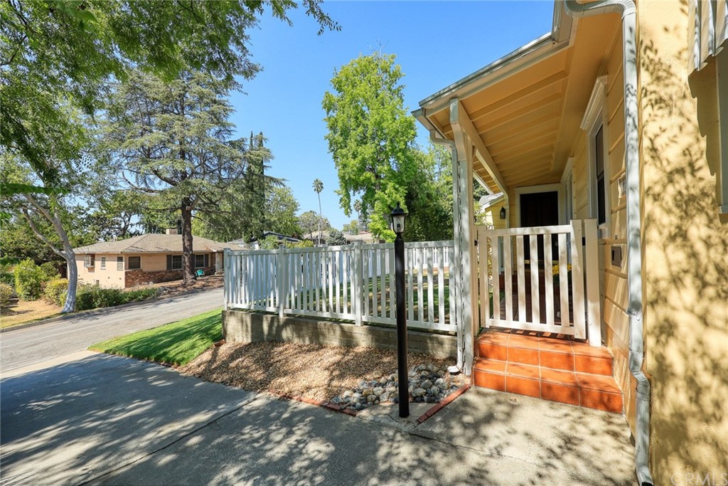 1183 Menlo Drive Altadena, CA 91001 - Photo 4 of 34