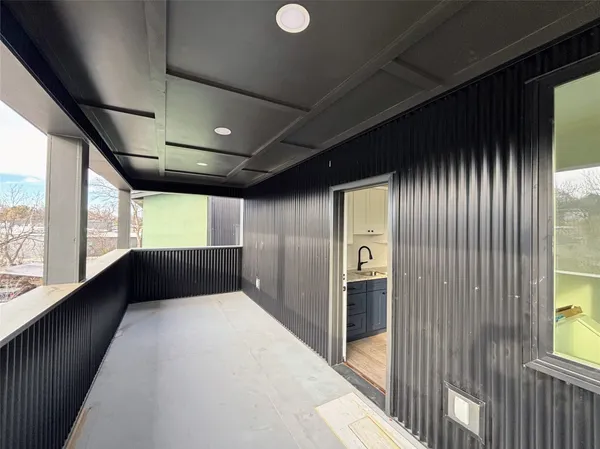 a black and white photo of a living room