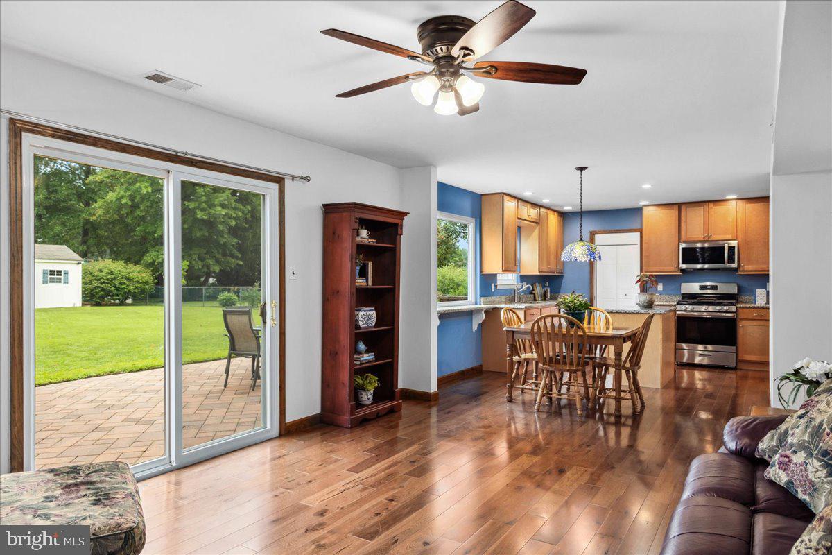 562 Coach Road Horsham, PA 19044 - Photo 20 of 41