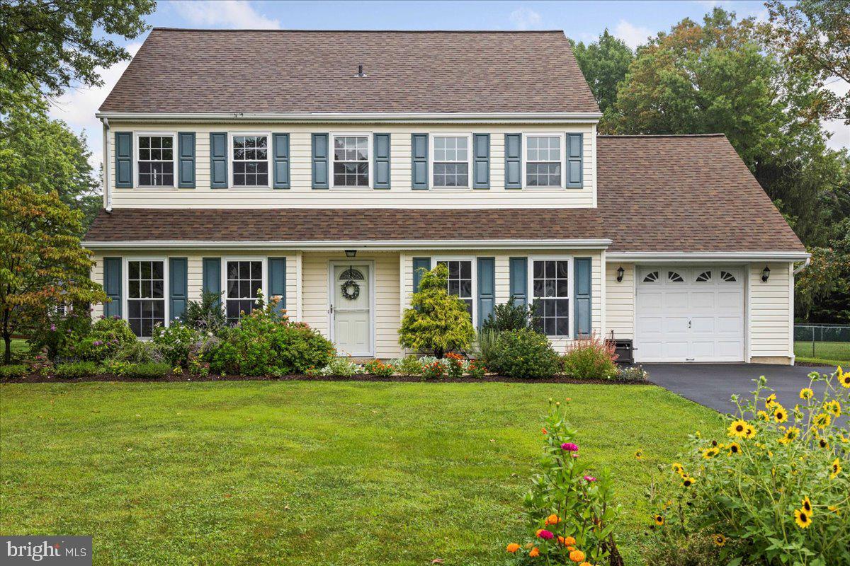 562 Coach Road Horsham, PA 19044 - Photo 2 of 41