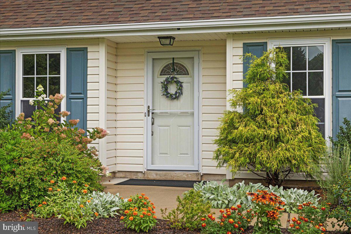 562 Coach Road Horsham, PA 19044 - Photo 3 of 41