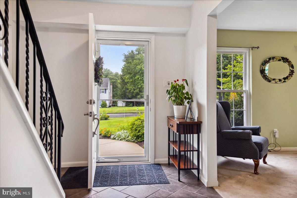 562 Coach Road Horsham, PA 19044 - Photo 4 of 41