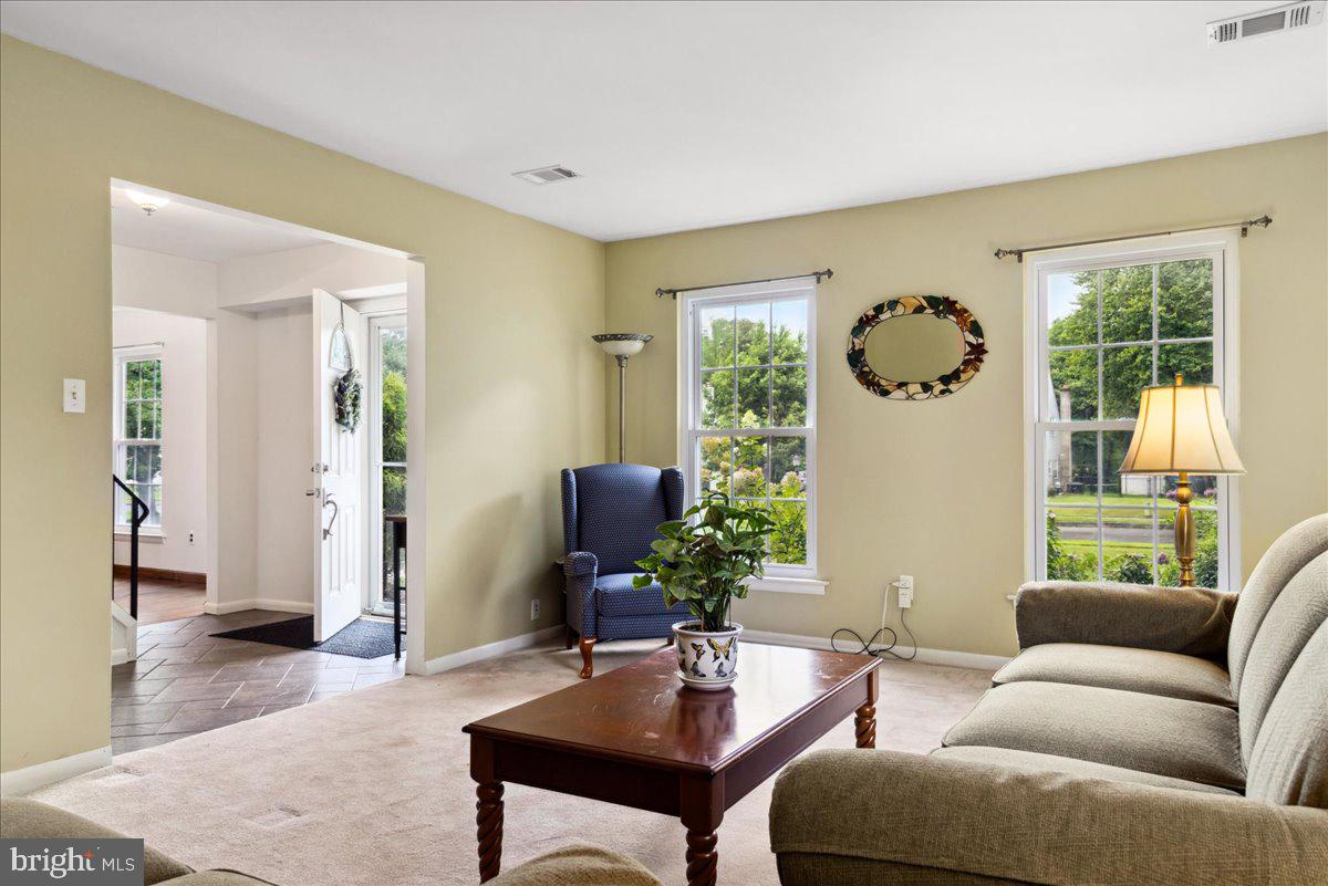 562 Coach Road Horsham, PA 19044 - Photo 7 of 41