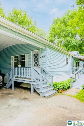 a view of a house with a yard and plants