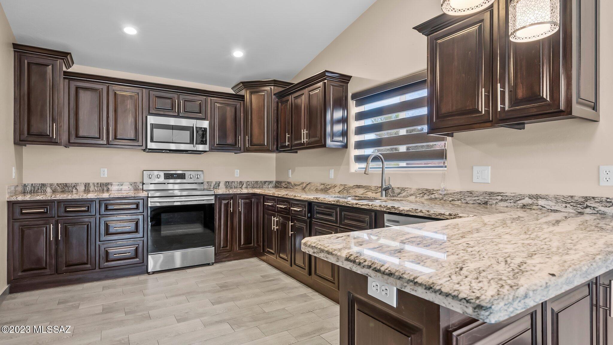 893 Belice Court Rio Rico, AZ 85648 - Photo 4 of 29