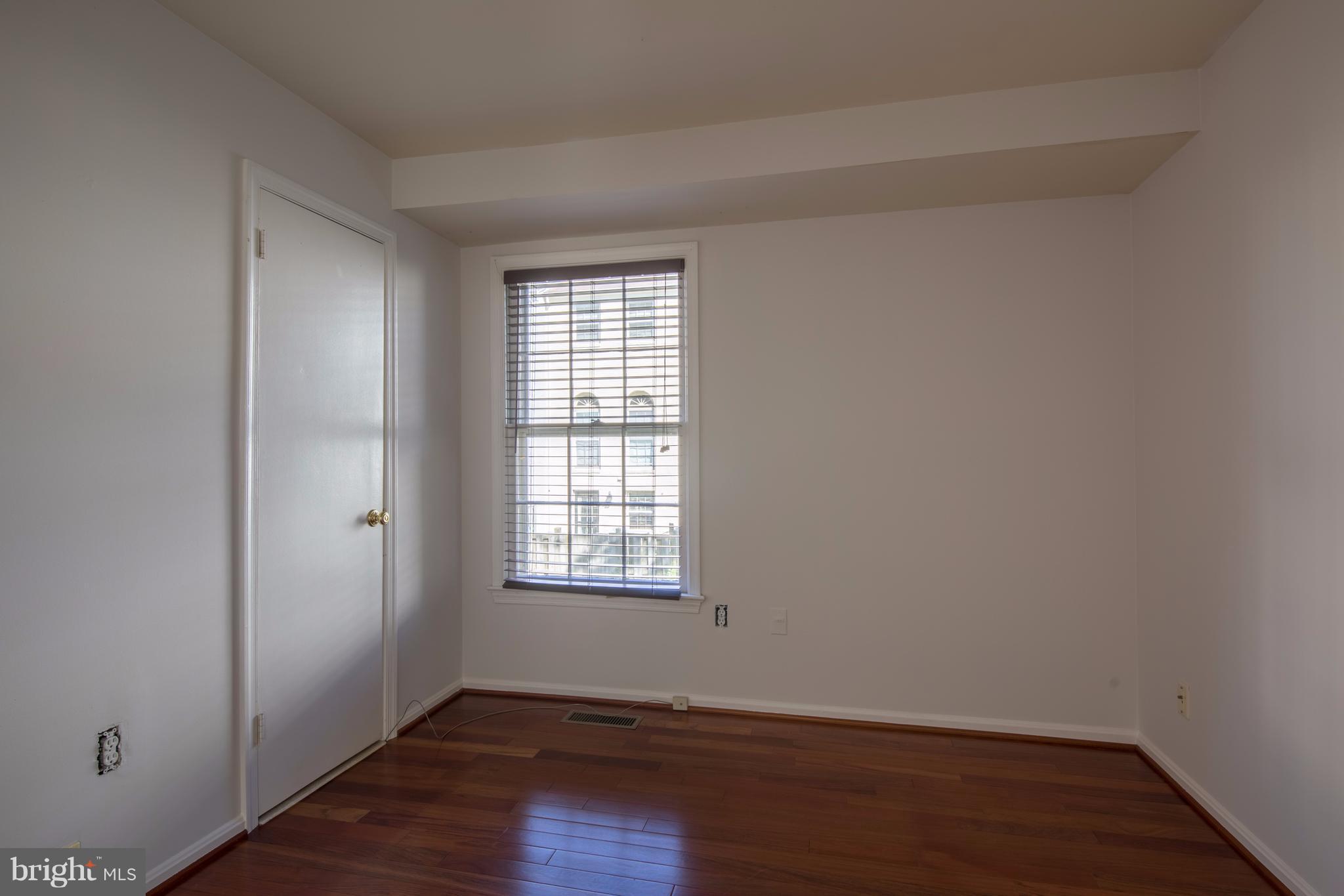 8087 Powderbrook Lane Springfield, VA 22153 - Photo 11 of 24 Main level