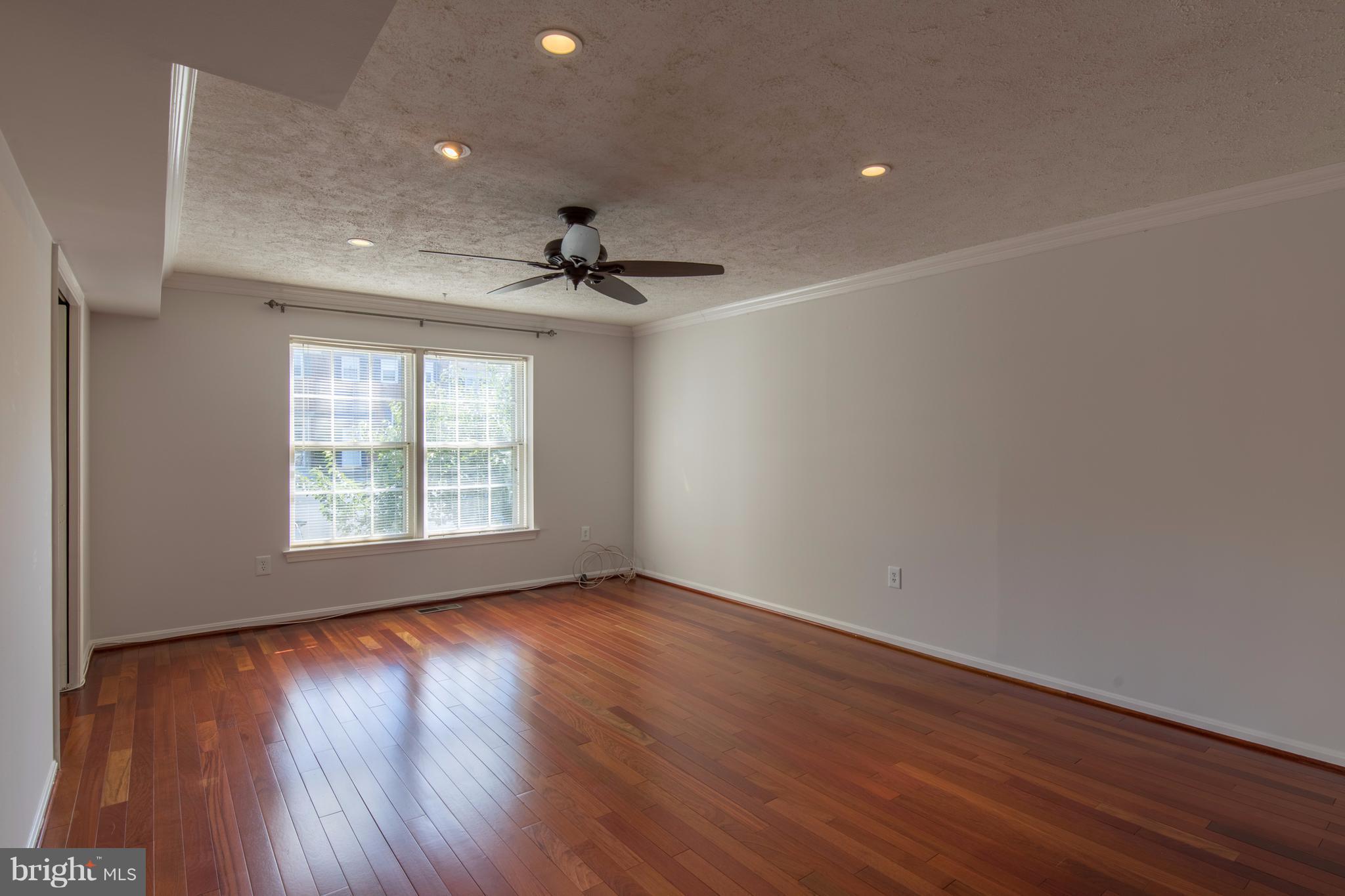 8087 Powderbrook Lane Springfield, VA 22153 - Photo 7 of 24 Living Room