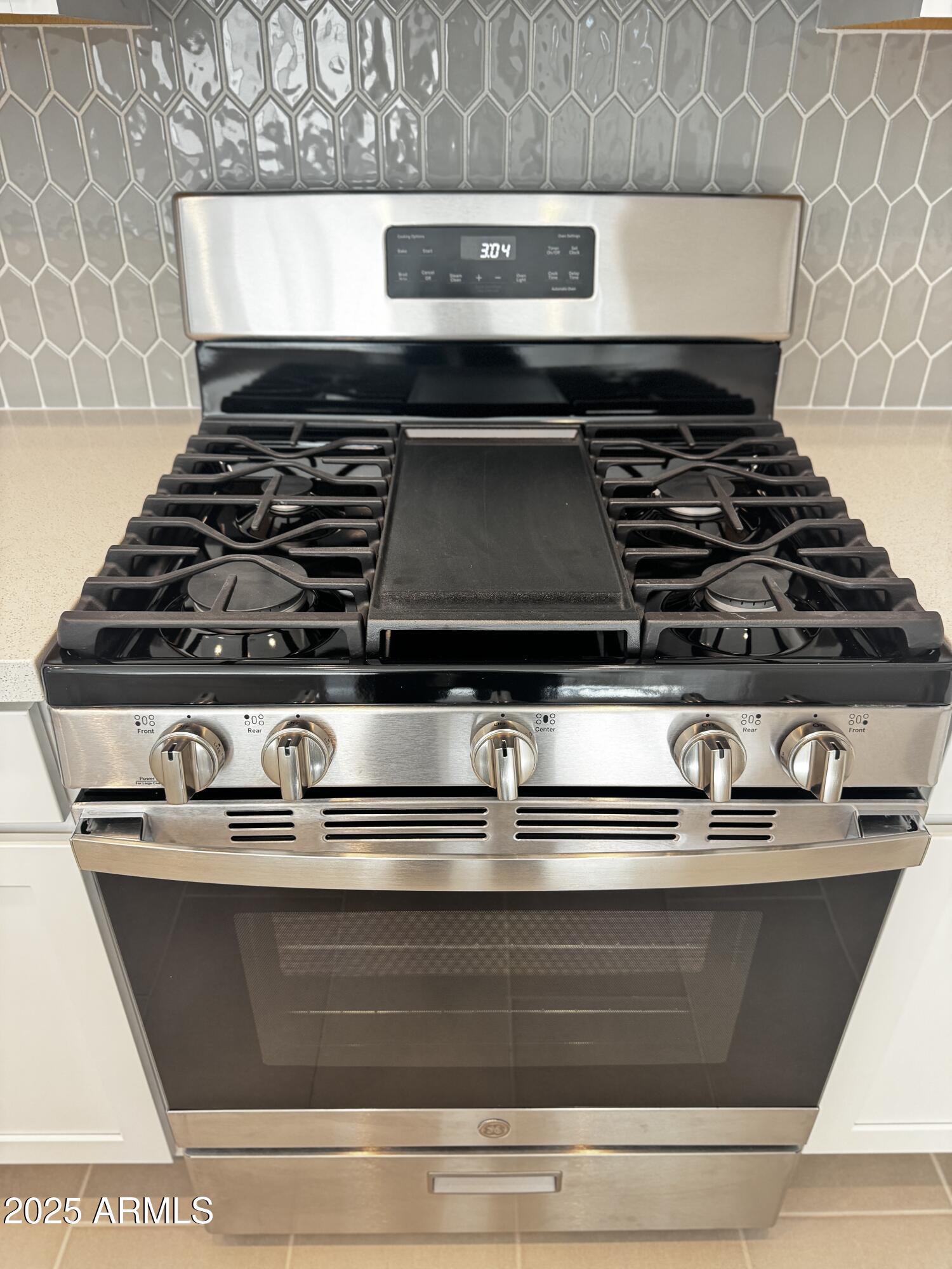 9957 West Mitchell Avenue Avondale, AZ 85392 - Photo 6 of 19 a close view of stove top oven