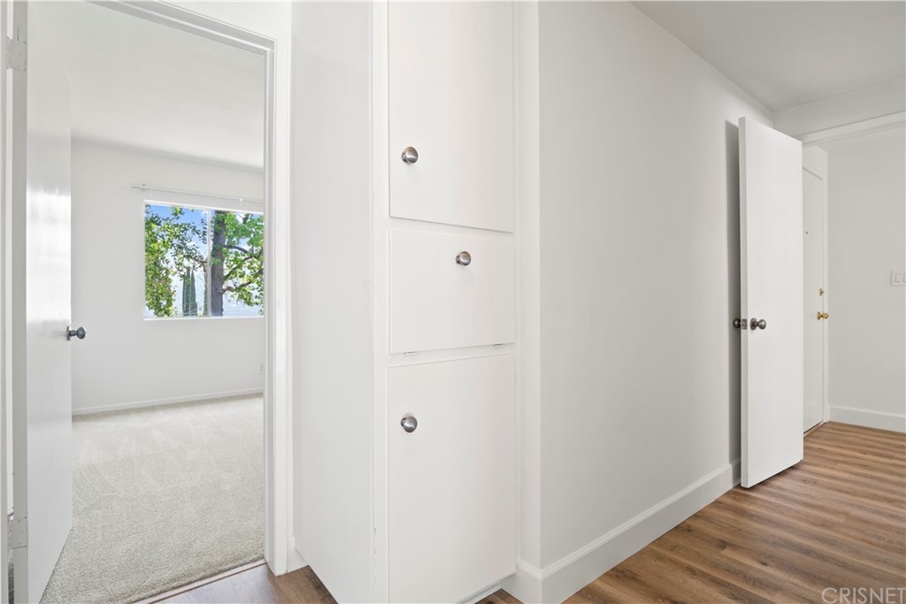 3653 El Caminito La Crescenta, CA 91214 - Photo 43 of 75 Hallway