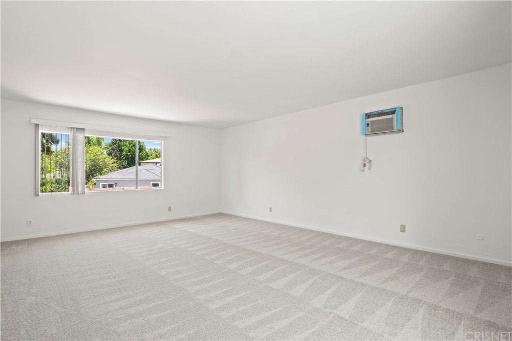 3653 El Caminito La Crescenta, CA 91214 - Photo 44 of 75 an empty room with windows