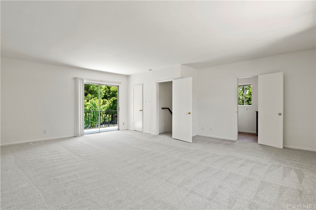 3653 El Caminito La Crescenta, CA 91214 - Photo 47 of 75 an empty room with windows and closet