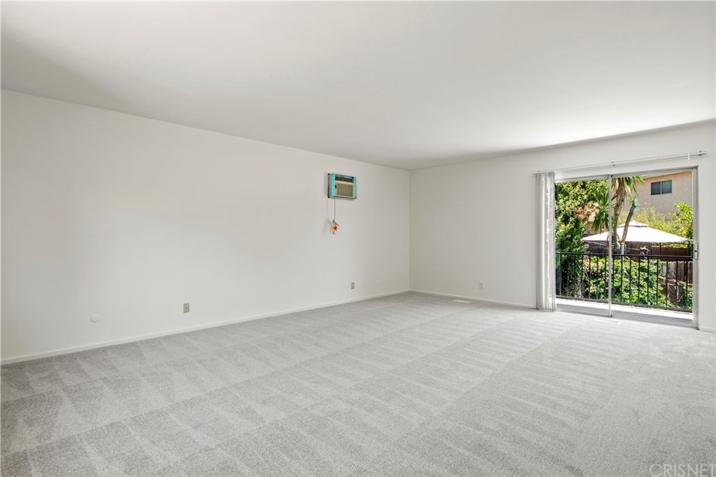 3653 El Caminito La Crescenta, CA 91214 - Photo 48 of 75 an empty room with windows