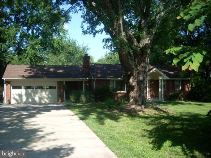 850 Seneca Road Great Falls, VA 22066 - Photo 1 of 1 Exterior (Main)