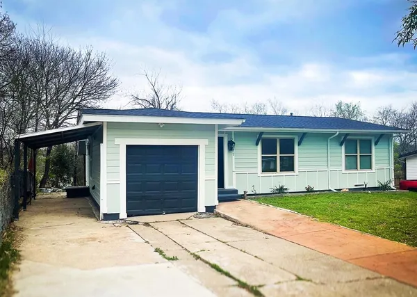 $2,300 | 722 East Strong Parkway, Grand Prairie, TX 75050