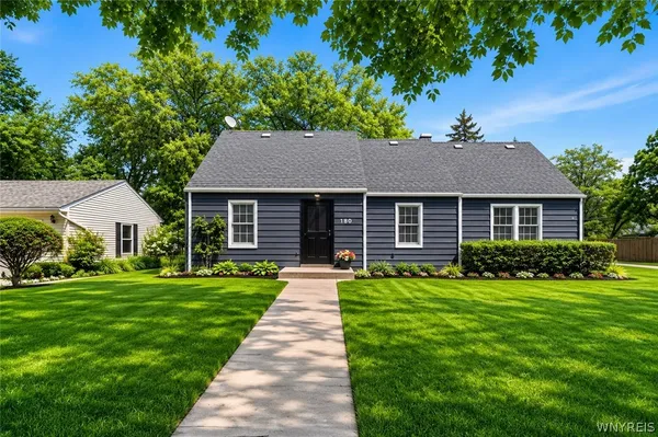 $529,900 | 180 Royal Parkway West, Amherst, NY 14221