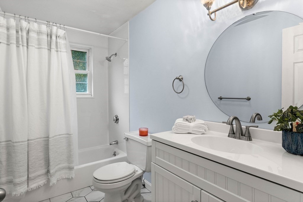 11 Walker Road, Unit 5 North Andover, MA 01845 - Photo 14 of 23 Gallery Image 14