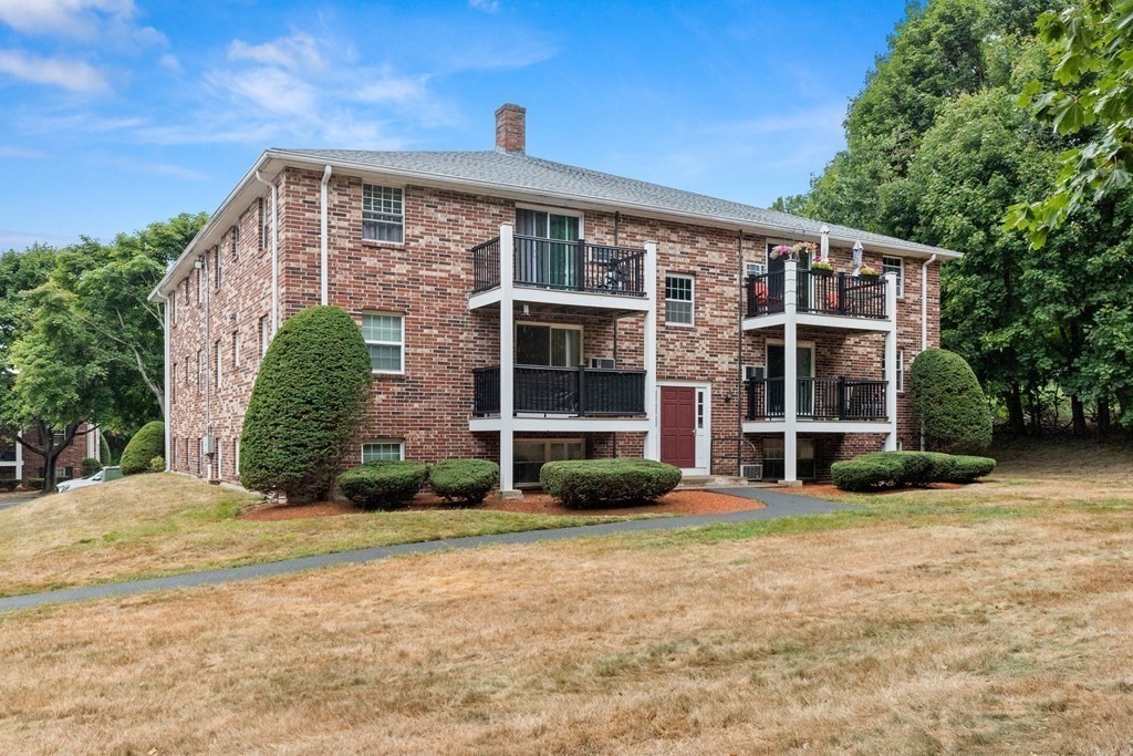 11 Walker Road, Unit 5 North Andover, MA 01845 - Photo 18 of 23 Gallery Image 18