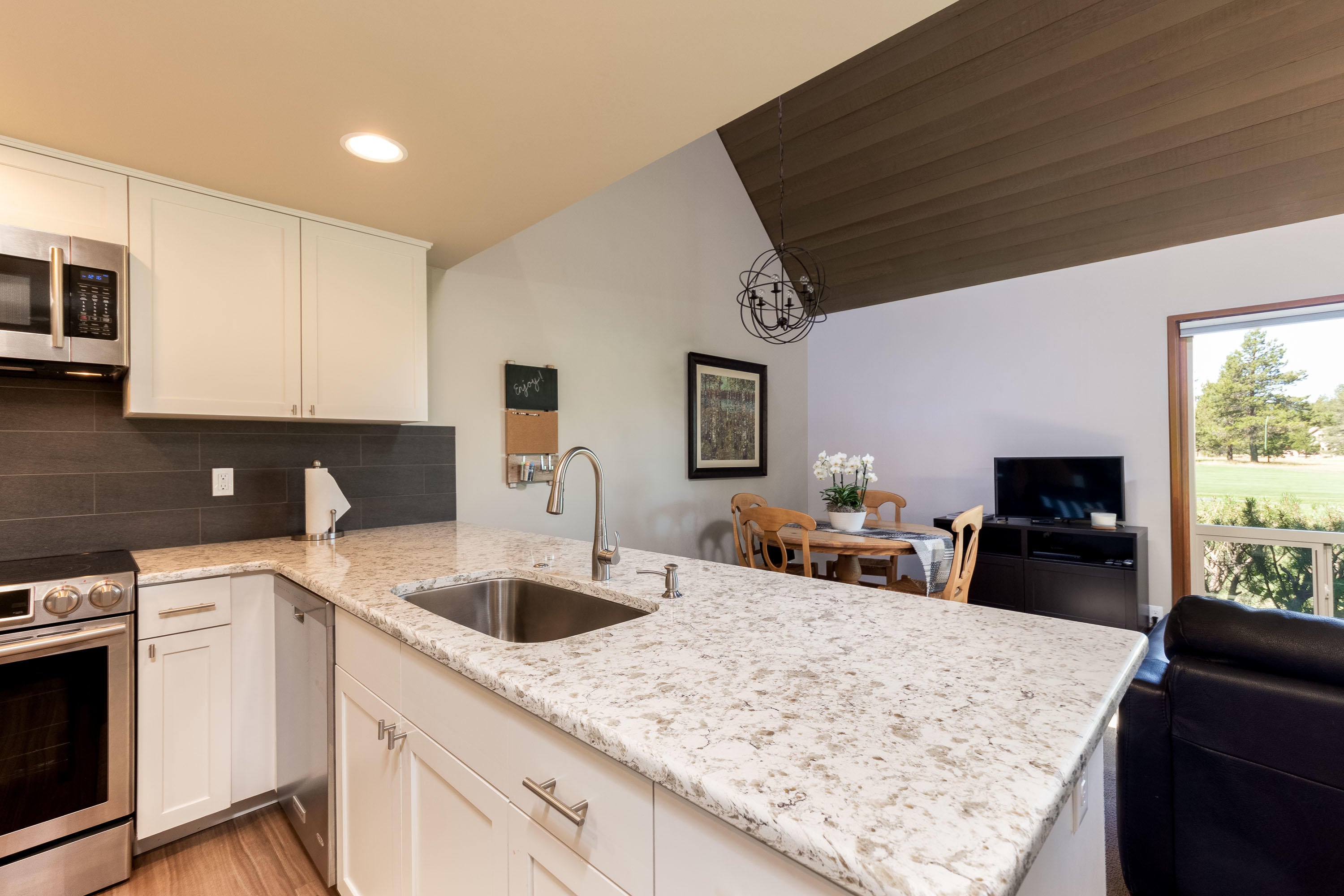 57279 Overlook Road, Unit 9 Sunriver, OR 97707 - Photo 8 of 24 9 Mtn View Lodge Condo-3
