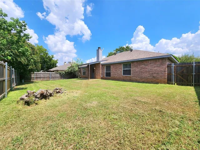 $1,800 | 414 Dakota Drive, Joshua, TX 76058